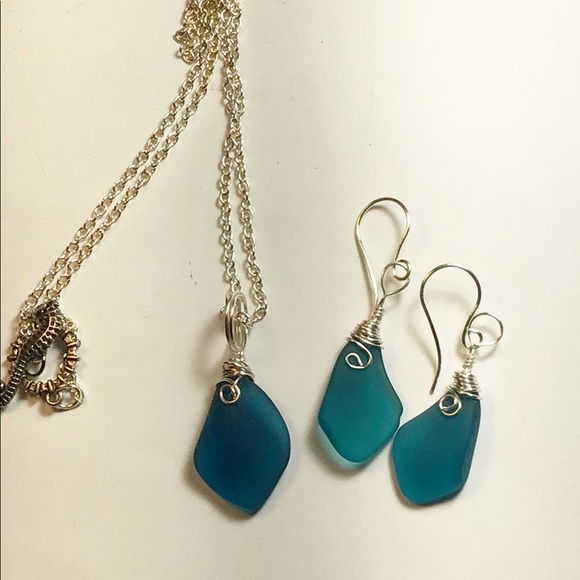 Blue Sea Glass / Beach Glass earrings, 2.25”, New - Picture 4 of 4